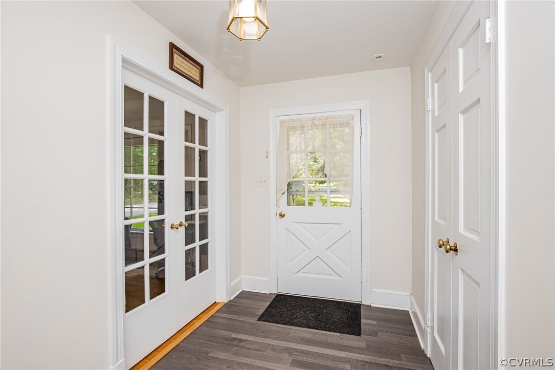 8301 Elkhardt Road North Chesterfield, VA 23235 - Photo 4 of 35 Gallery Image 4