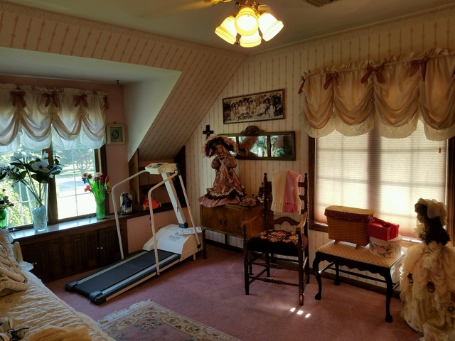 1619 Riverside Drive McHenry, IL 60050 - Photo 17 of 25 a room with musical instruments