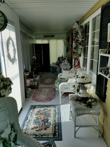 1619 Riverside Drive McHenry, IL 60050 - Photo 22 of 25 a living room with furniture and a potted plant