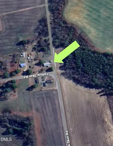 a view of a backyard with plants