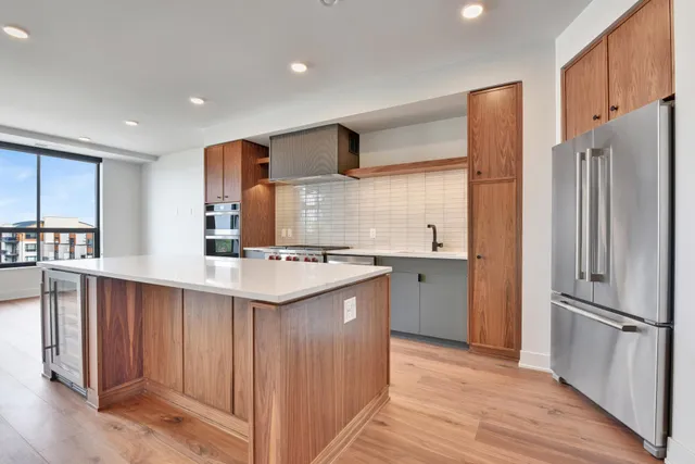 $6,795 | 3012 Excelsior Boulevard, Unit 805, Minneapolis, MN 55416