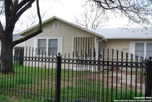 $1,300 | 1823 Clower, San Antonio, TX 78201