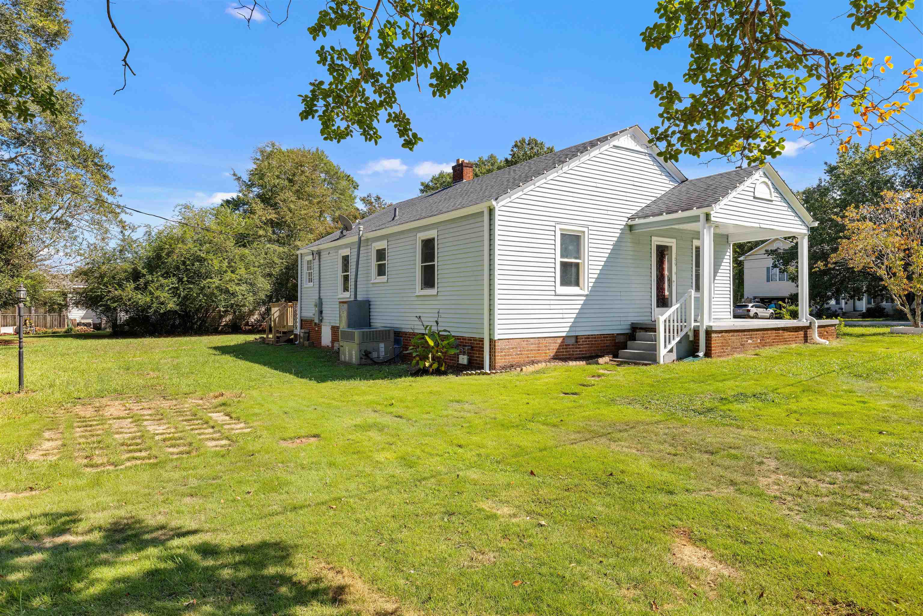 109 Wellford Road Lyman, SC 29365 - Photo 4 of 27 Gallery Image 4