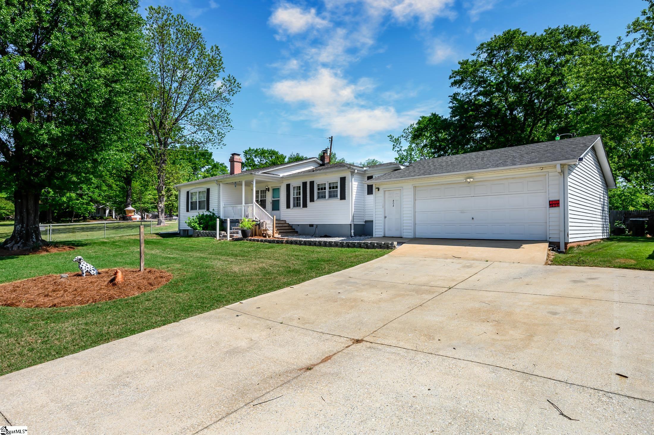 404 St Mark Road Taylors, SC 29687 - Photo 3 of 24
