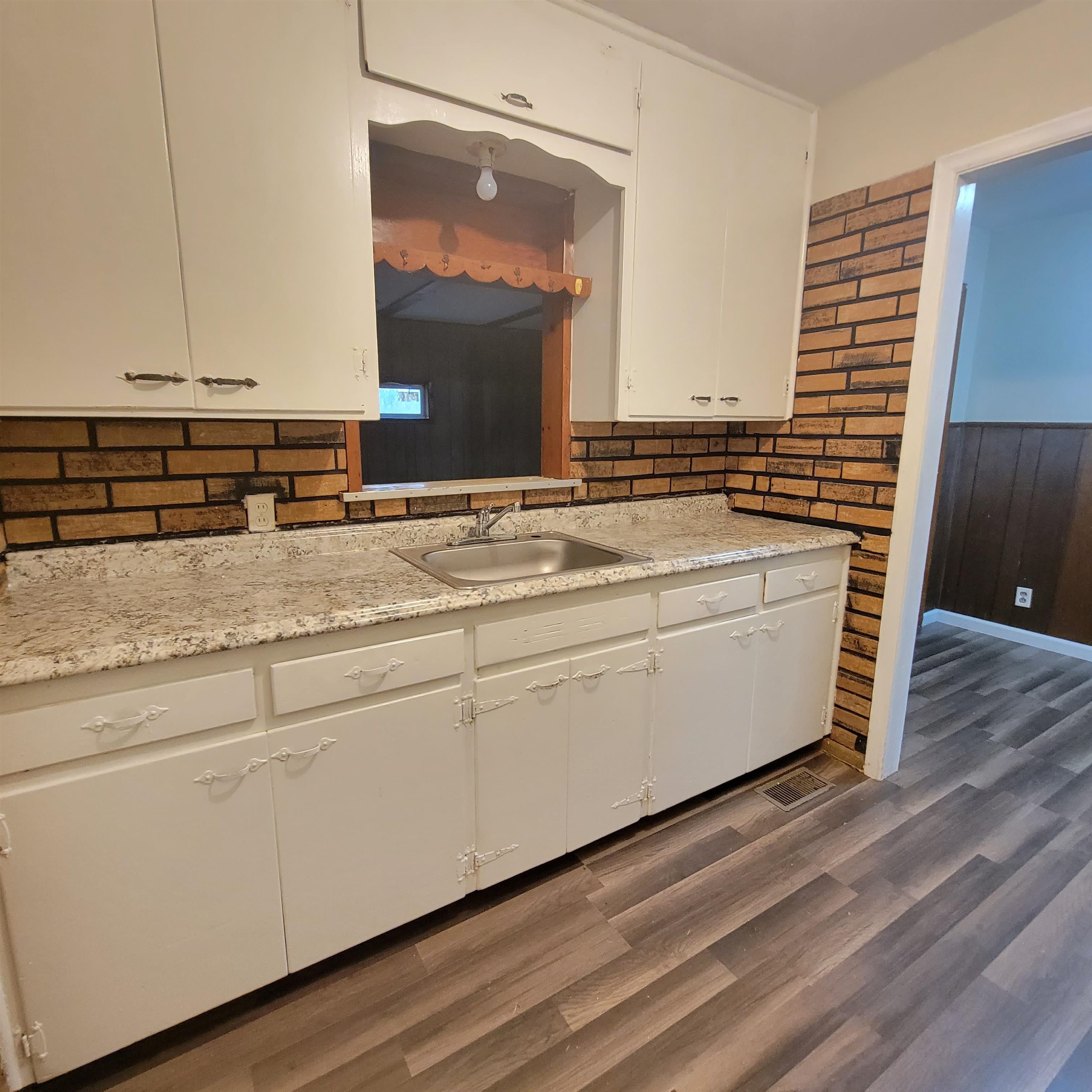 4015 Regents Wichita, KS 67208 - Photo 10 of 31