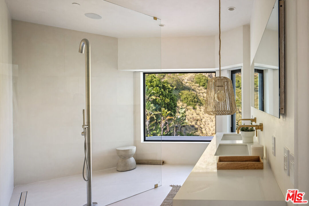 4310 Encinal Canyon Road Malibu, CA 90265 - Photo 16 of 28
