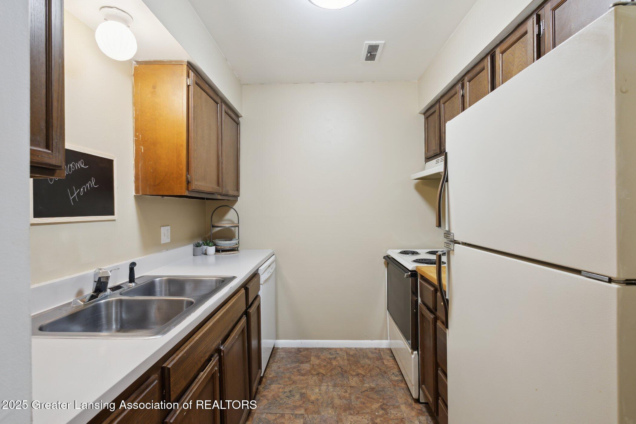 1725 Maple Ridge Road, Unit 60 Haslett, MI 48840 - Photo 7 of 16 kitchen