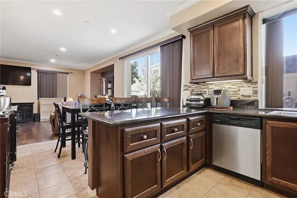 $699,900 | 11379 Villa Del Sol, Pacoima, CA 91331