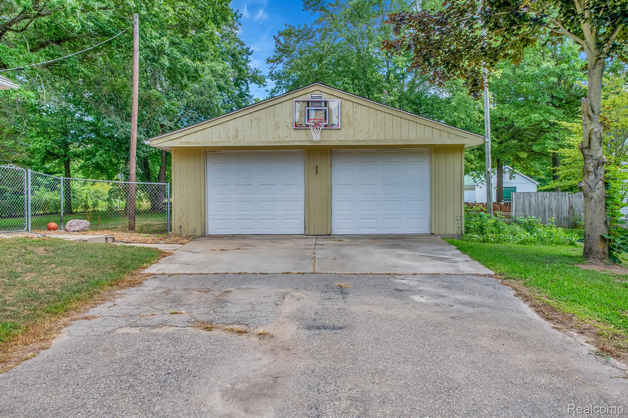 21875 Dickinson Road New Boston, MI 48164 - Photo 32 of 36 Gallery Image 32