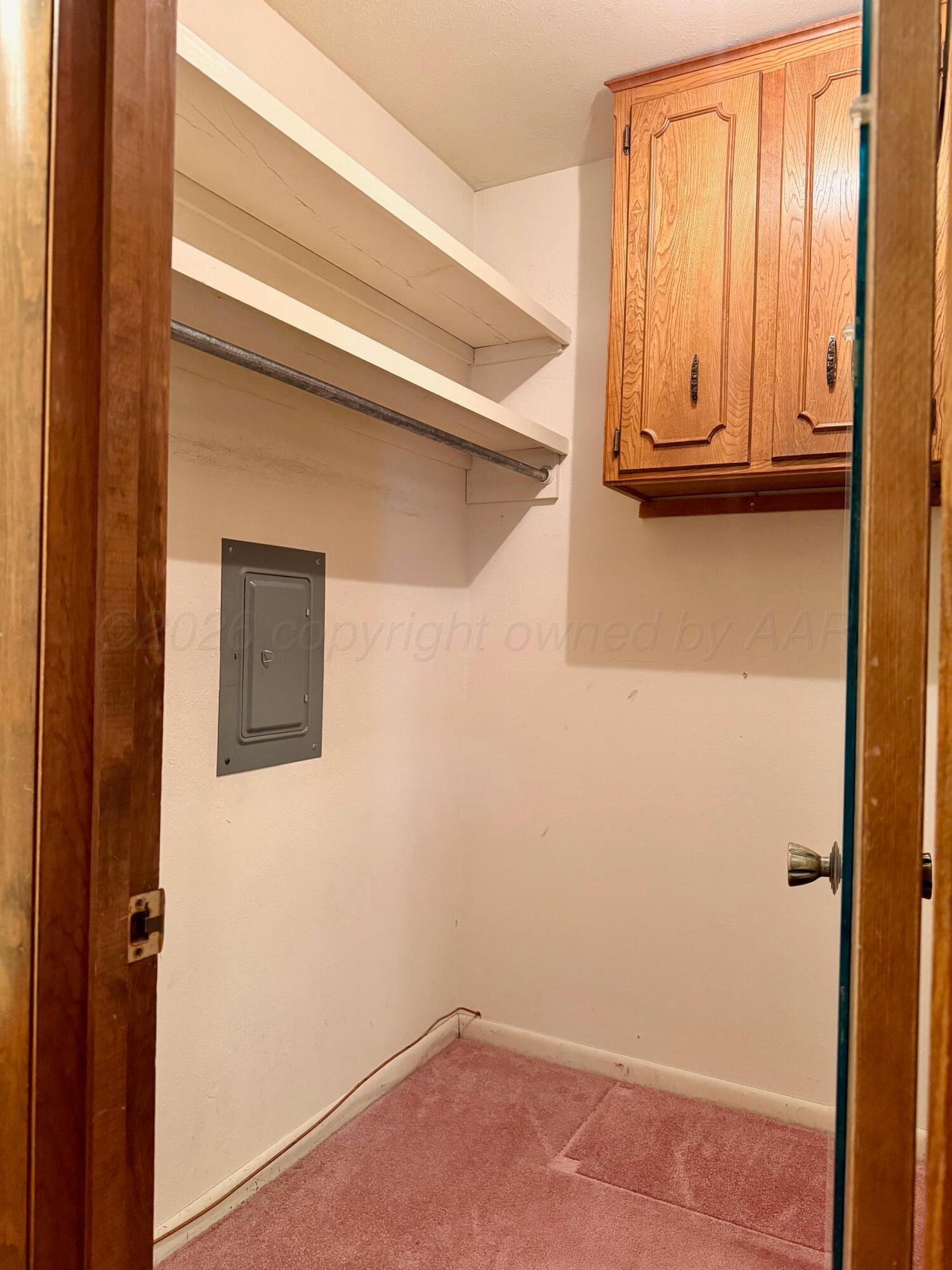 421 South 10th Street Memphis, TX 79245 - Photo 17 of 31 Main Bdr closet