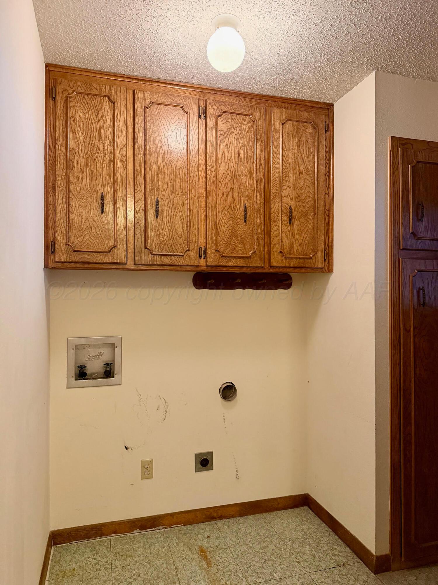 421 South 10th Street Memphis, TX 79245 - Photo 24 of 31 Laundry