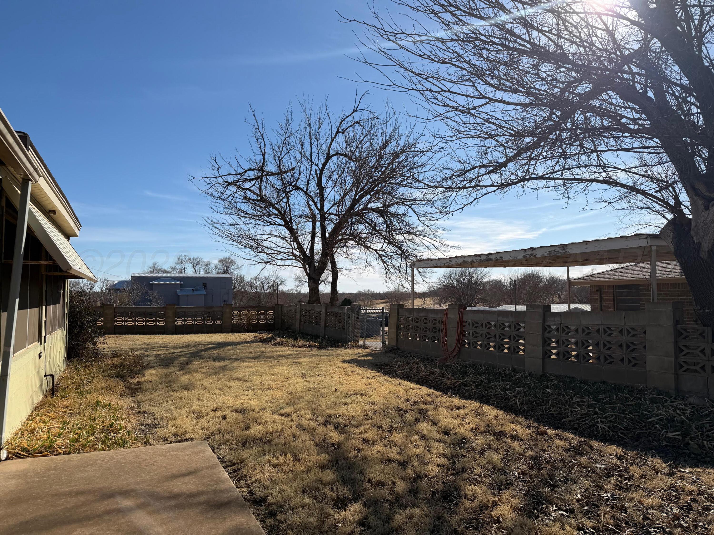 421 South 10th Street Memphis, TX 79245 - Photo 26 of 31 Backyard