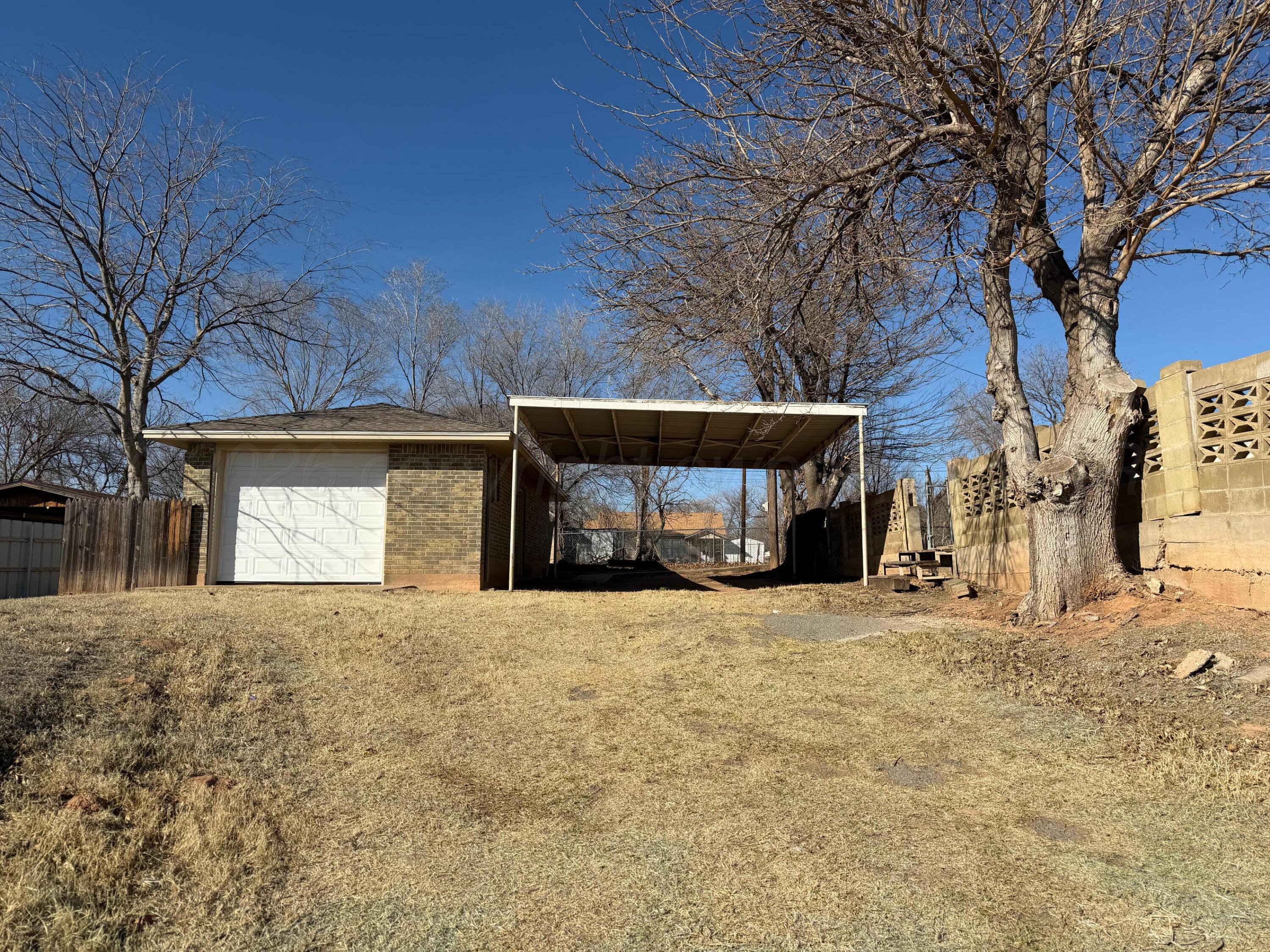 421 South 10th Street Memphis, TX 79245 - Photo 27 of 31 Shop and carport