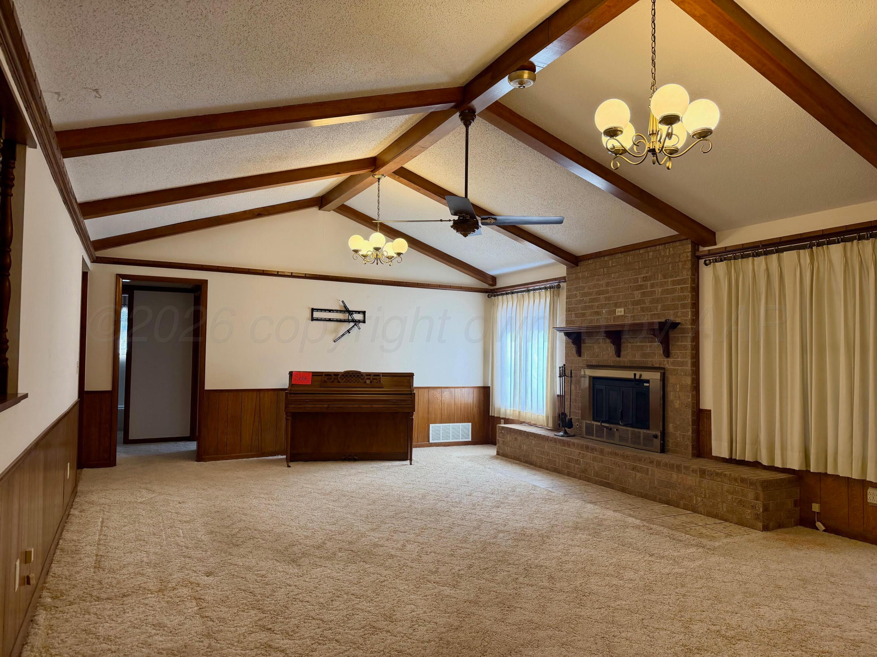 421 South 10th Street Memphis, TX 79245 - Photo 5 of 31 Large living space