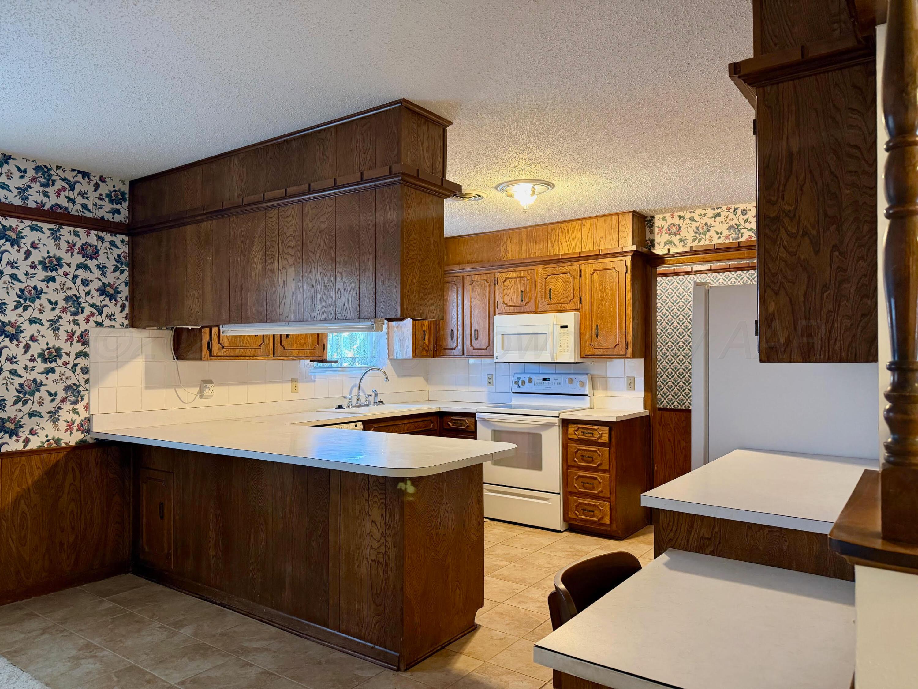 421 South 10th Street Memphis, TX 79245 - Photo 9 of 31 Kitchen