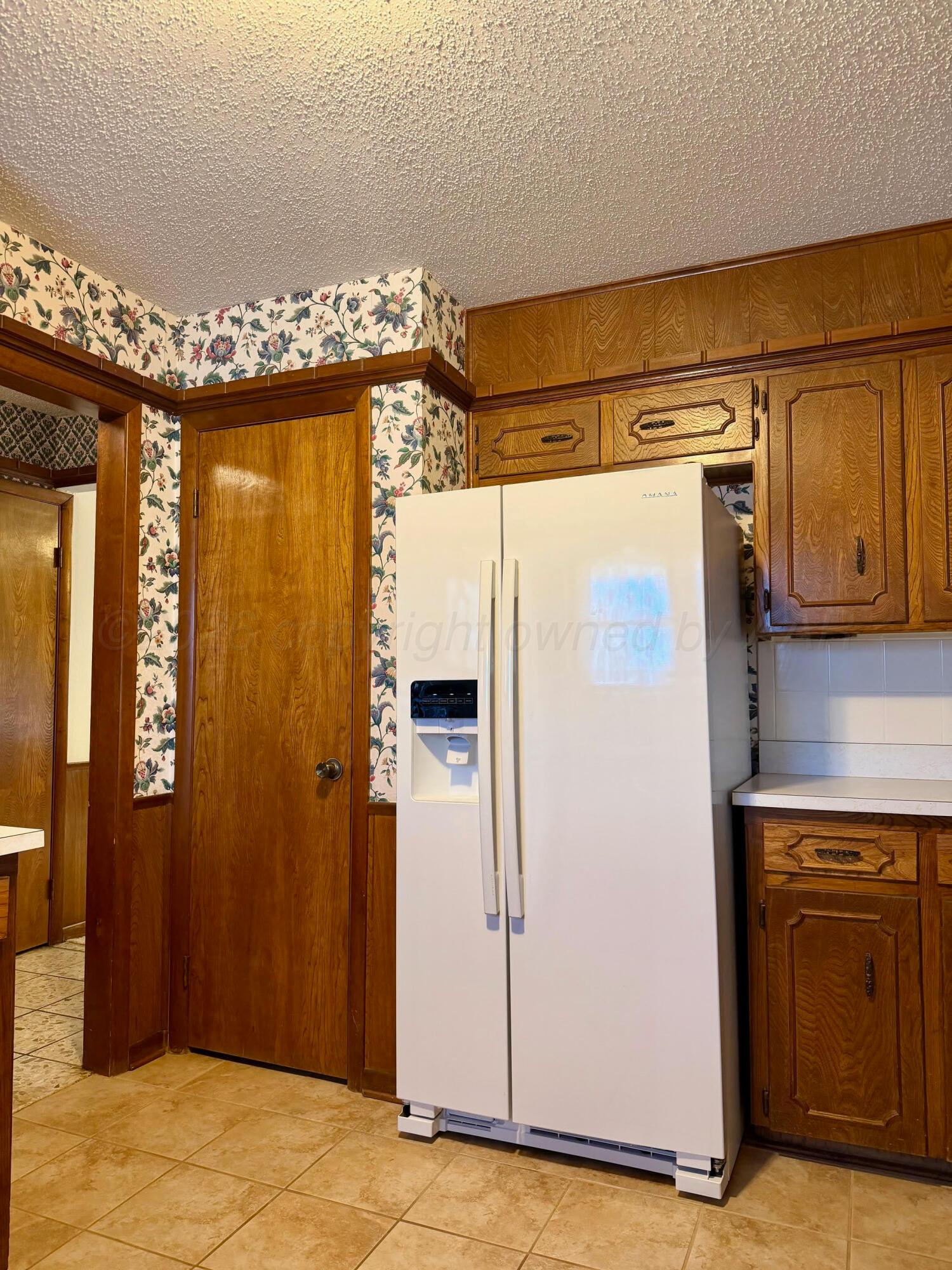 421 South 10th Street Memphis, TX 79245 - Photo 10 of 31 Kitchen 2