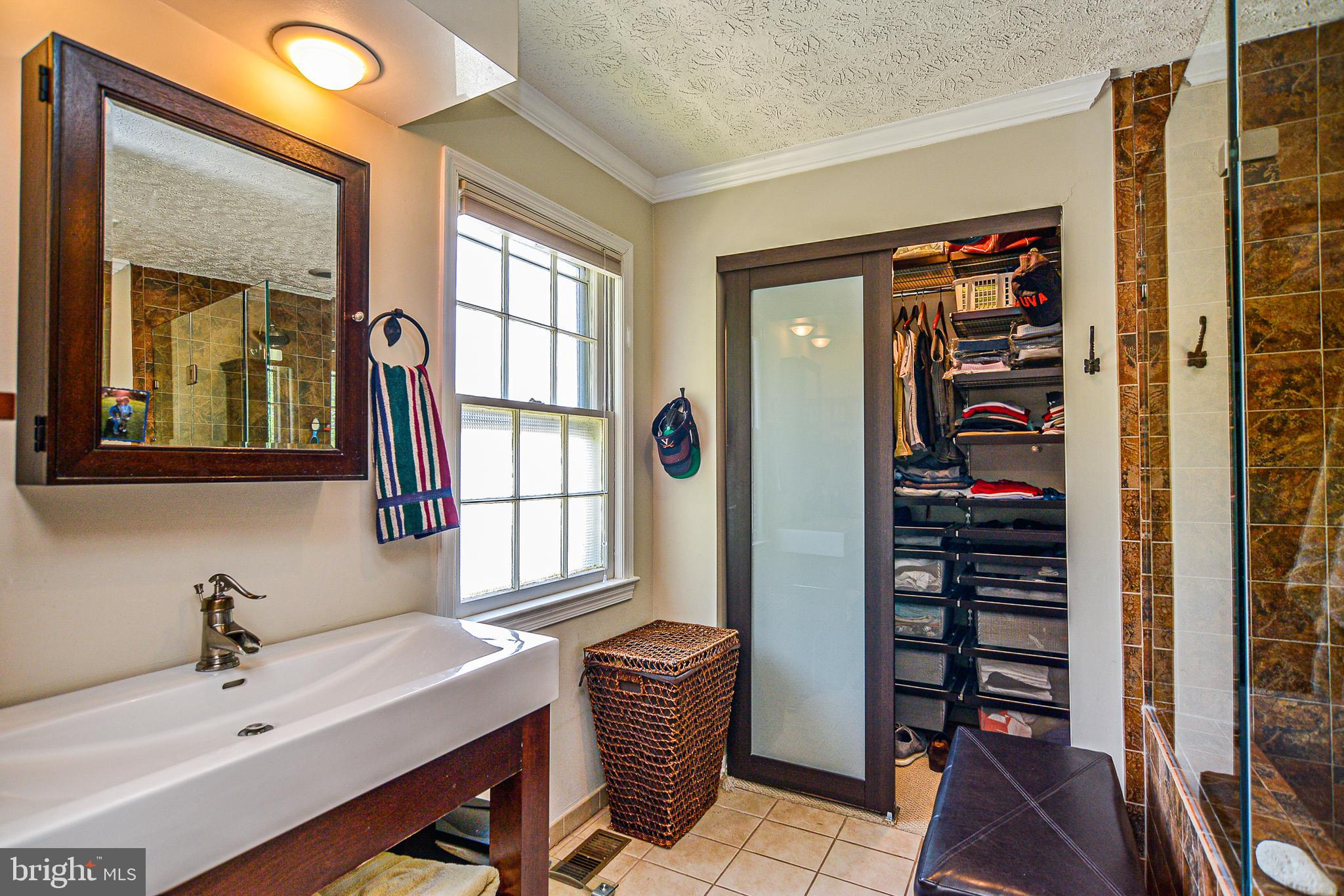 1834 Golf View Court Reston, VA 20190 - Photo 13 of 26 Gallery Image 13