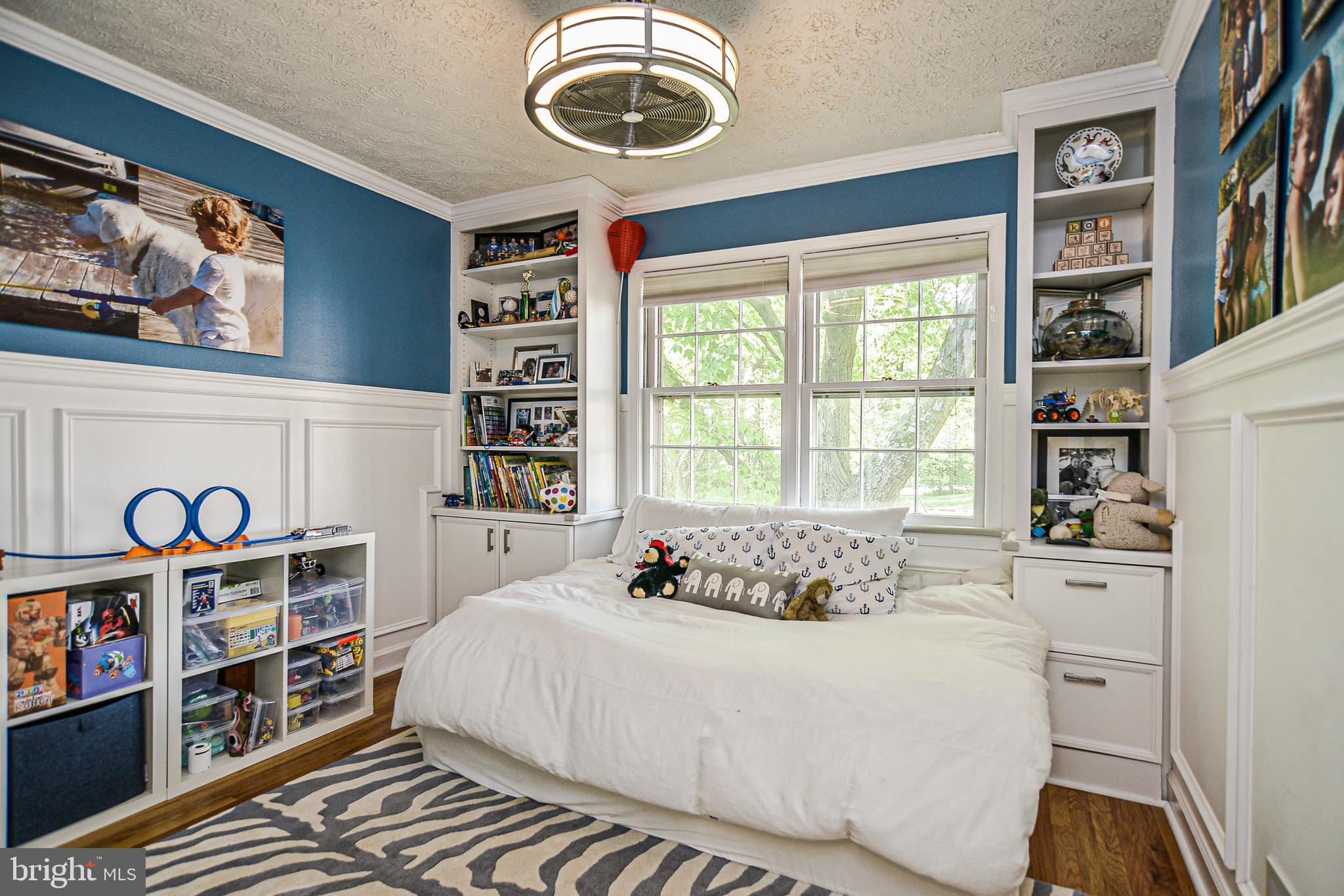 1834 Golf View Court Reston, VA 20190 - Photo 14 of 26 Built in shelves and wainscotting in bedroom #2