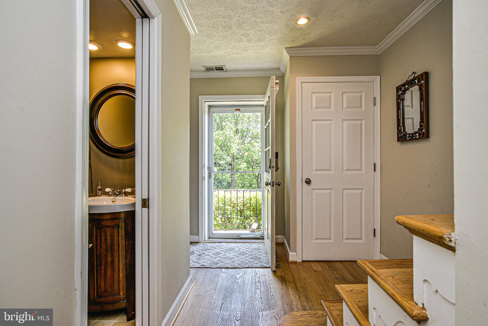 1834 Golf View Court Reston, VA 20190 - Photo 3 of 26 Gallery Image 3