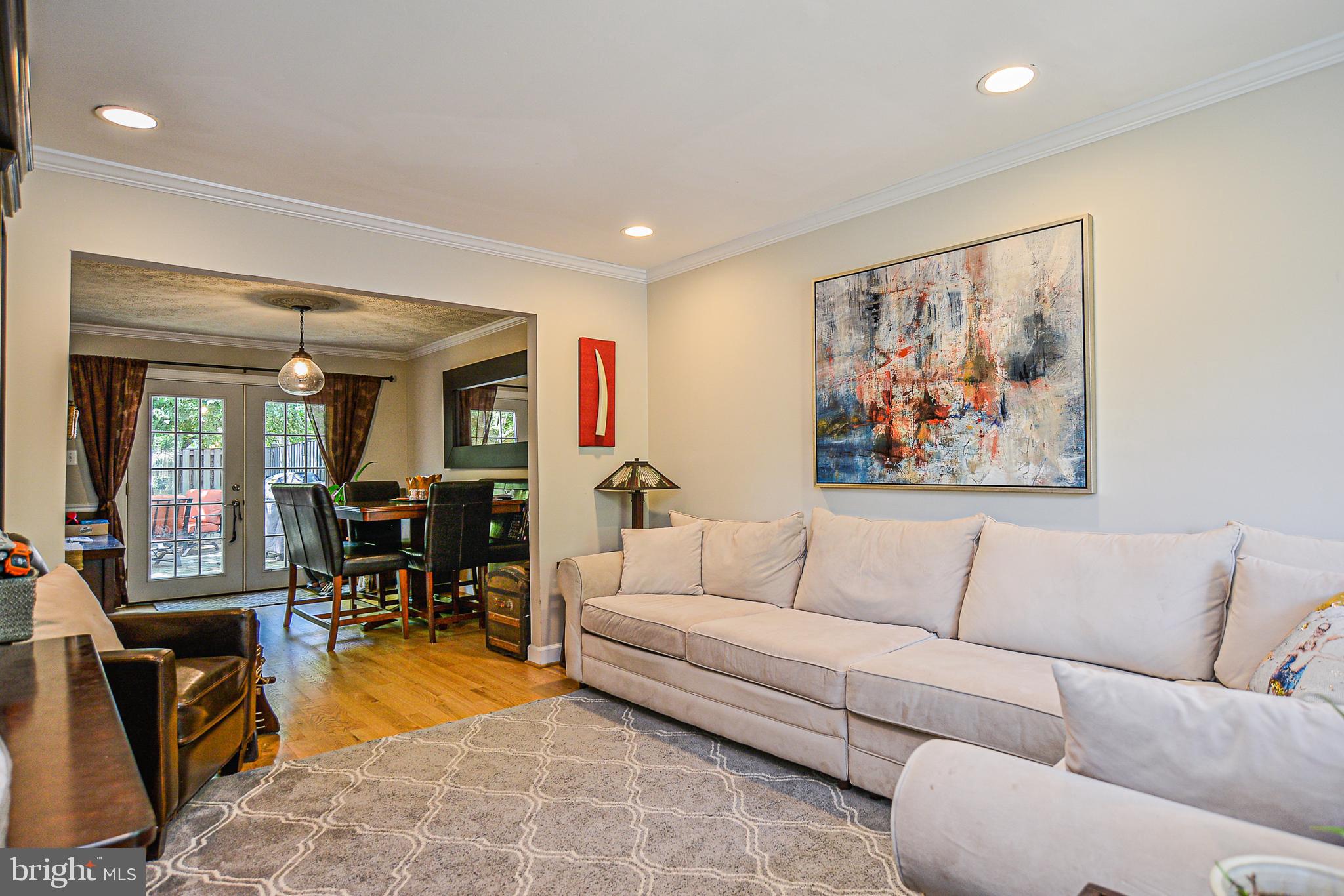 1834 Golf View Court Reston, VA 20190 - Photo 4 of 26 Light and bright living room
