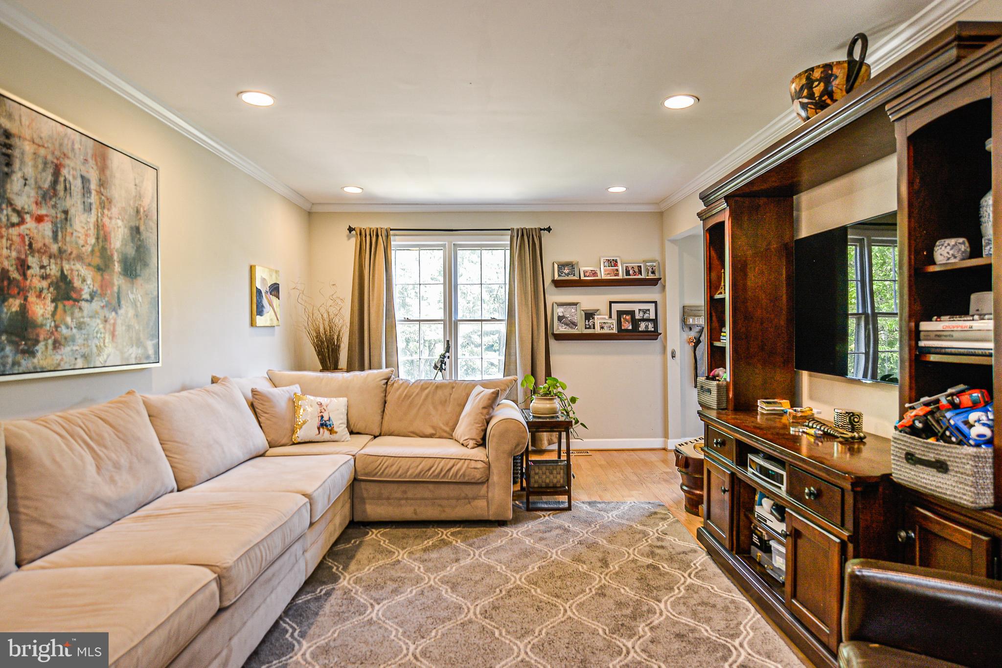 1834 Golf View Court Reston, VA 20190 - Photo 5 of 26 Gallery Image 5