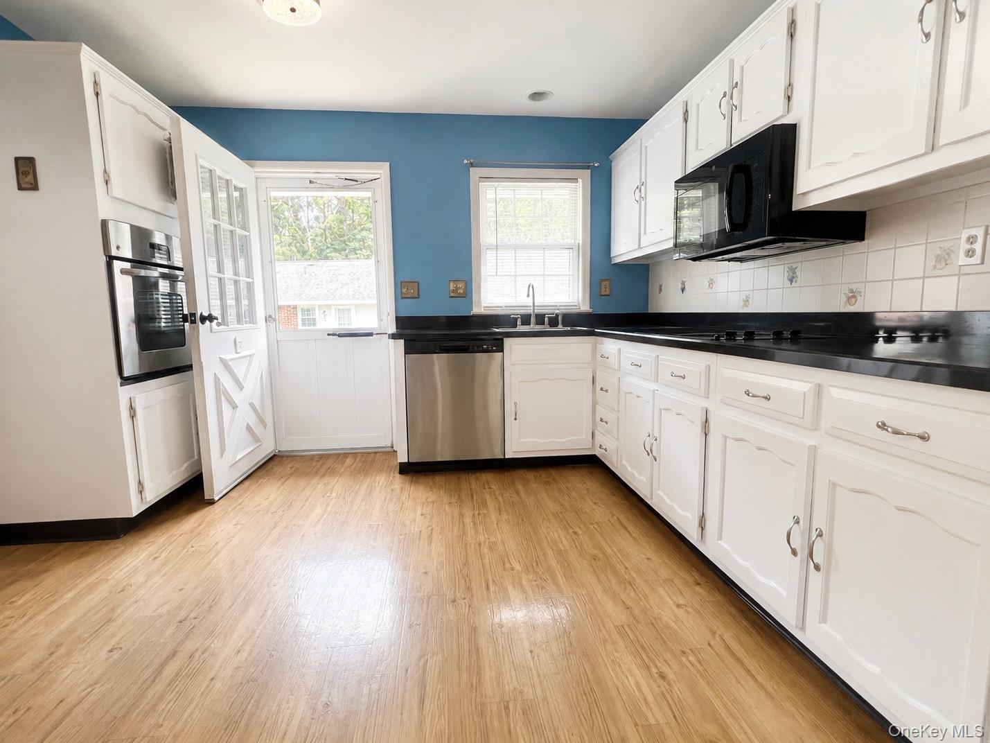 66 Enfield Court, Unit B Ridge, NY 11961 - Photo 8 of 20 Gallery Image 8