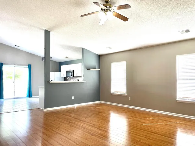 $2,200 | 118 Dundalk Court, Goose Creek, SC 29445