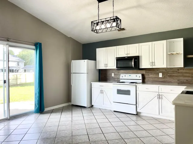 $2,200 | 118 Dundalk Court, Goose Creek, SC 29445