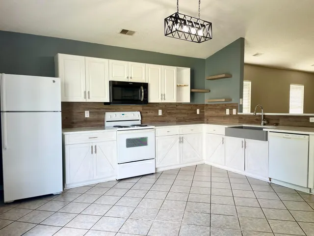 $2,200 | 118 Dundalk Court, Goose Creek, SC 29445