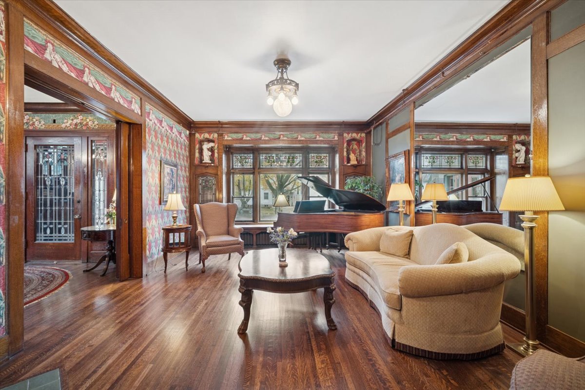 305 Oregon Avenue West Dundee, IL 60118 - Photo 15 of 68 a living room with furniture and a large window