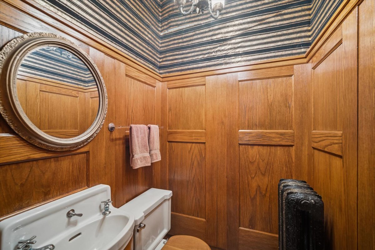 305 Oregon Avenue West Dundee, IL 60118 - Photo 23 of 68 a bathroom with a sink a mirror and a toilet