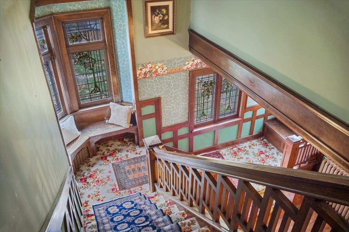 305 Oregon Avenue West Dundee, IL 60118 - Photo 26 of 68 a view of an chairs and table in the balcony