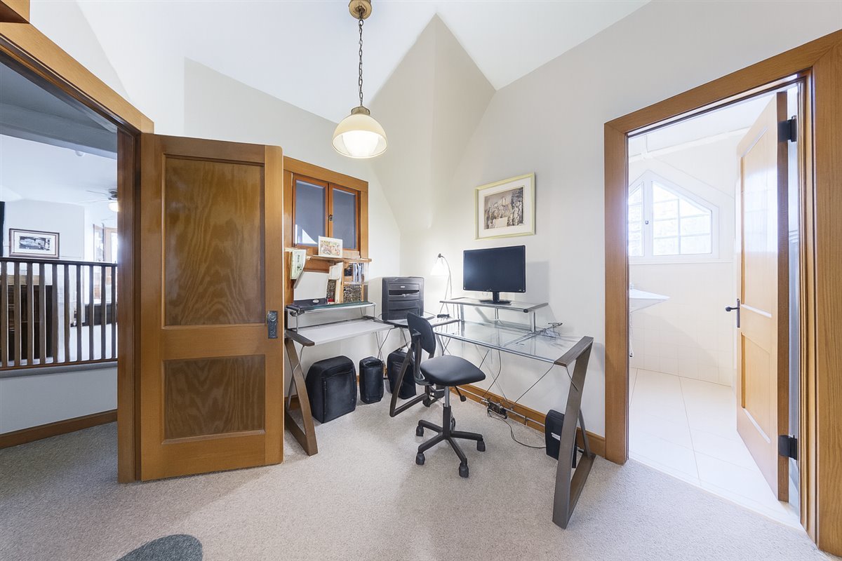 305 Oregon Avenue West Dundee, IL 60118 - Photo 49 of 68 a view of a livingroom with workspace and a window