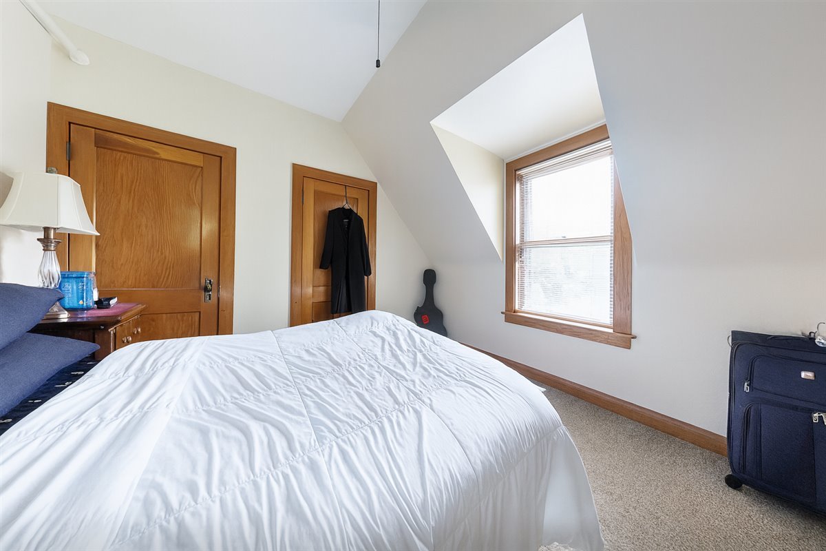 305 Oregon Avenue West Dundee, IL 60118 - Photo 50 of 68 a bed room with a bed and a window