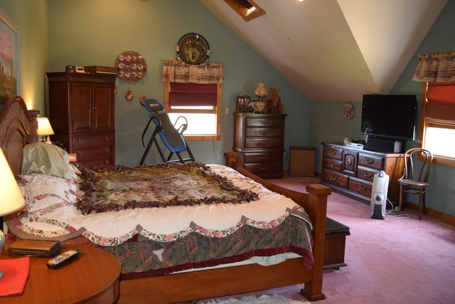 16152 University Road Malta, IL 60150 - Photo 12 of 24 a bedroom with a bed and dresser