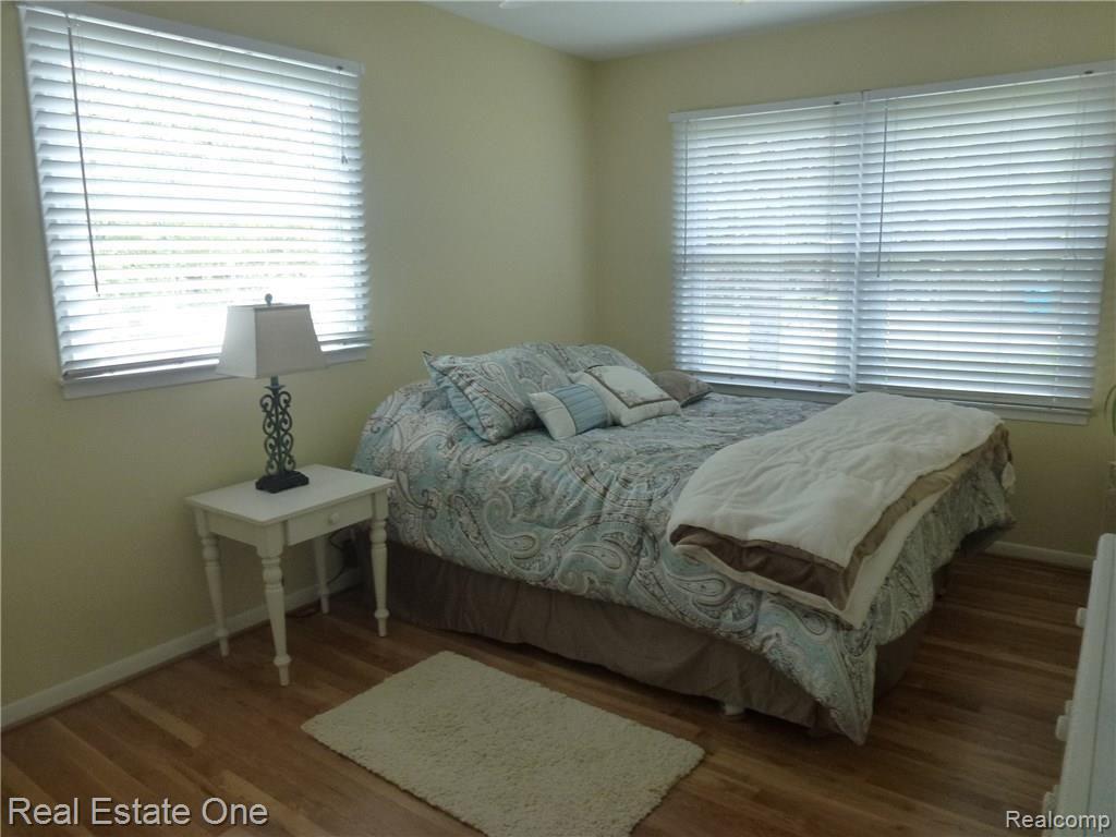 1544 Biggers Drive Rochester, MI 48309 - Photo 13 of 42 P1050841.JPG