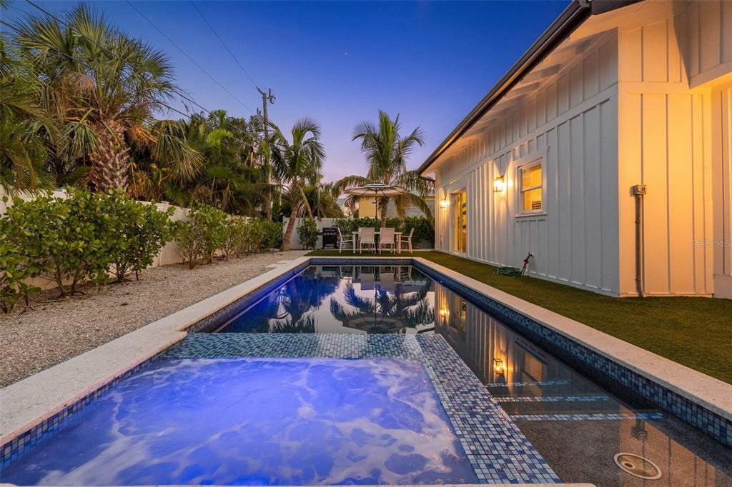 305 73rd Street Holmes Beach, FL 34217 - Photo 14 of 59