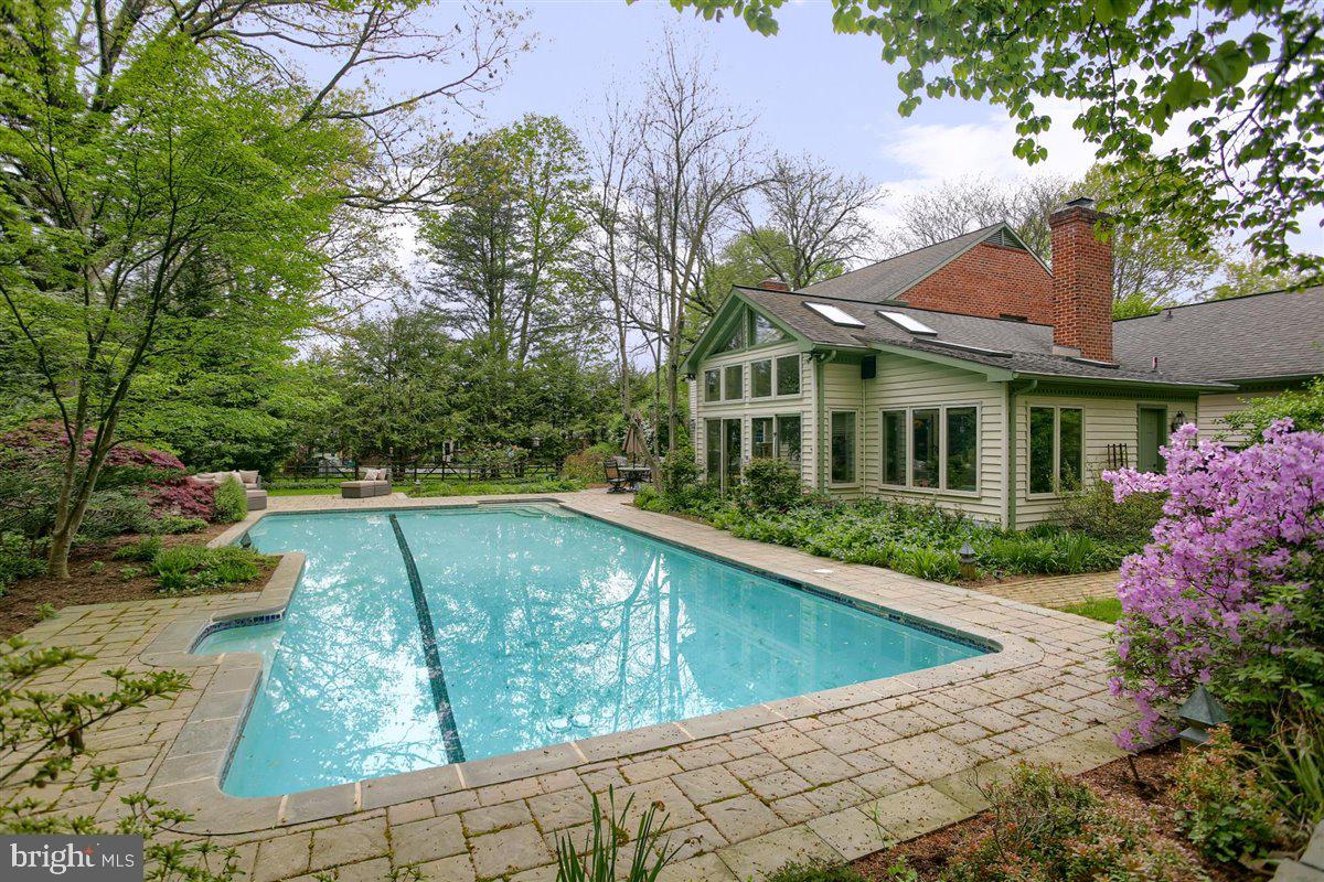 1328 Valley Road Lancaster, PA 17603 - Photo 4 of 46 Gallery Image 4