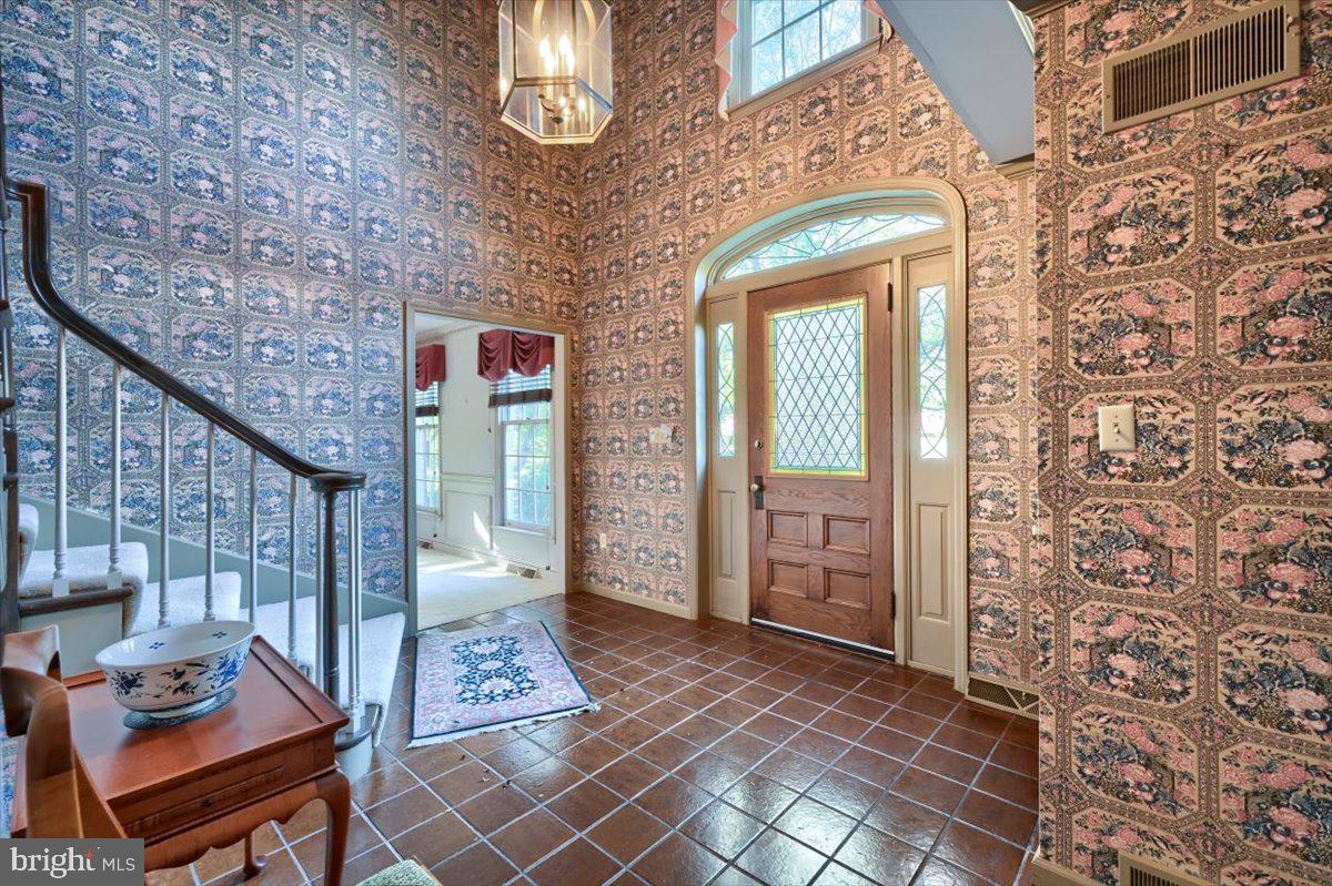 1328 Valley Road Lancaster, PA 17603 - Photo 9 of 46 Gallery Image 9
