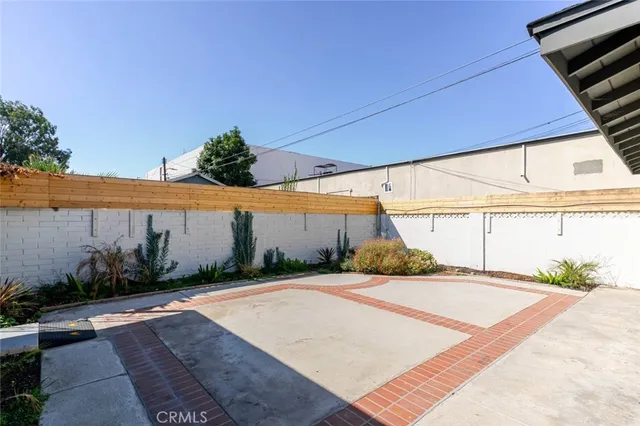 a outdoor space with a house