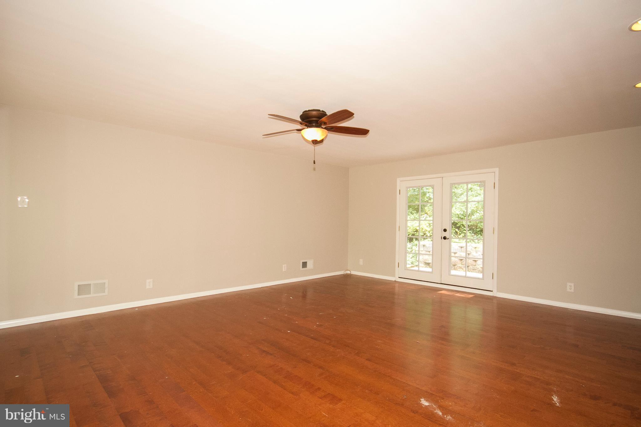 4501 Butler Road Reisterstown, MD 21136 - Photo 5 of 25 Living Room