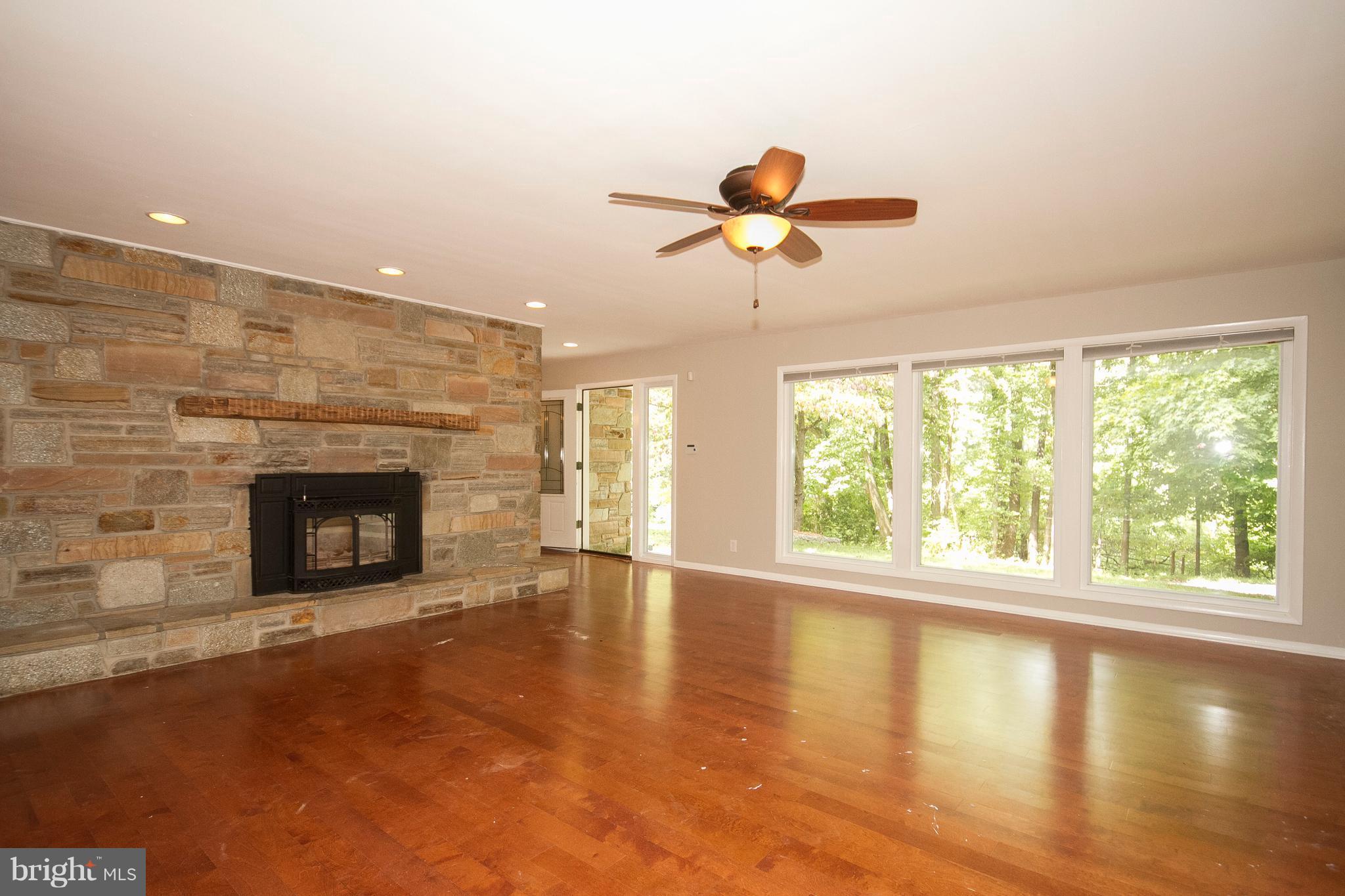 4501 Butler Road Reisterstown, MD 21136 - Photo 7 of 25 Living Room