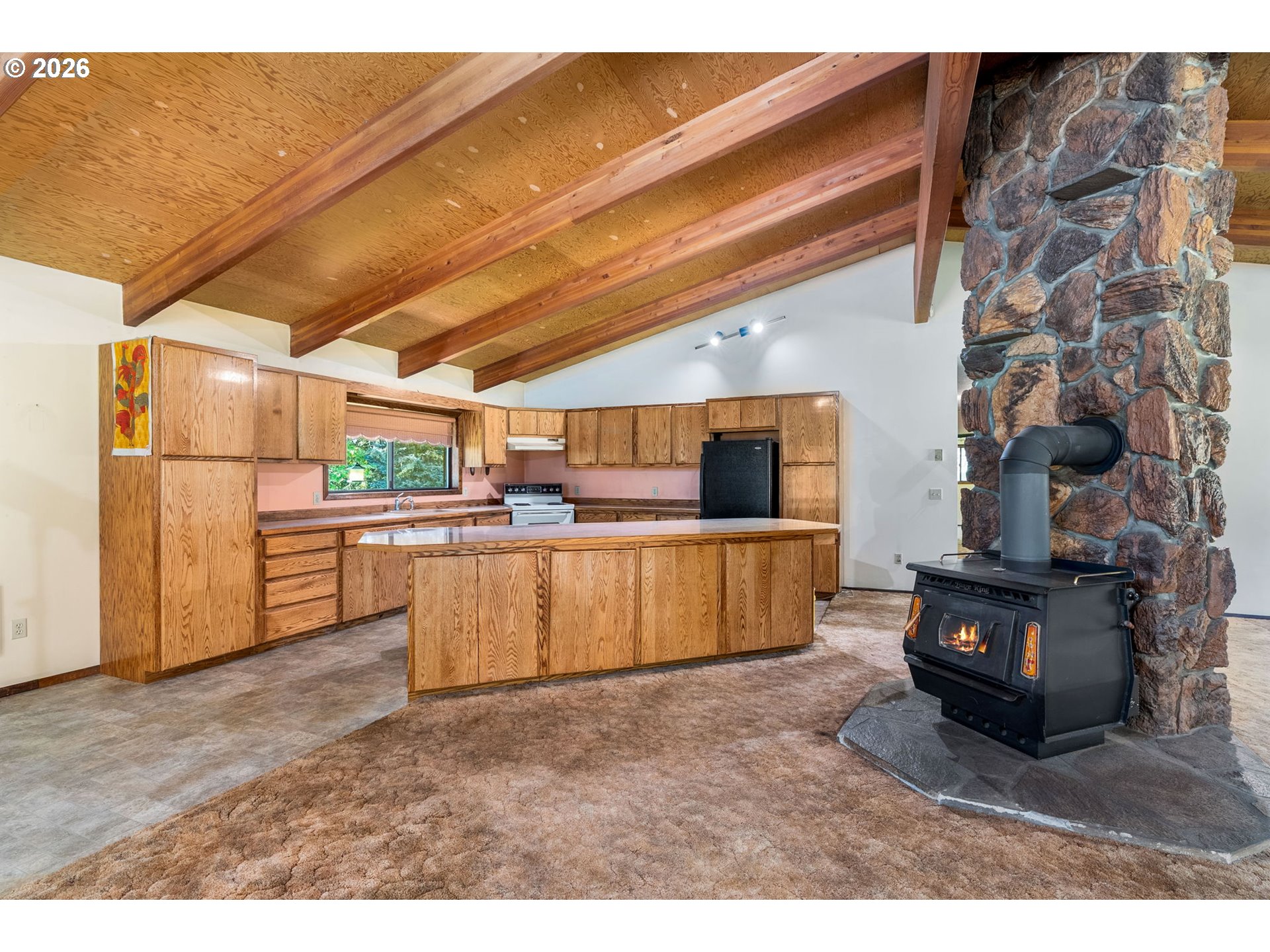 586 Northwest Loop Road White Salmon, WA 98672 - Photo 17 of 48 a living room with furniture and a kitchen view