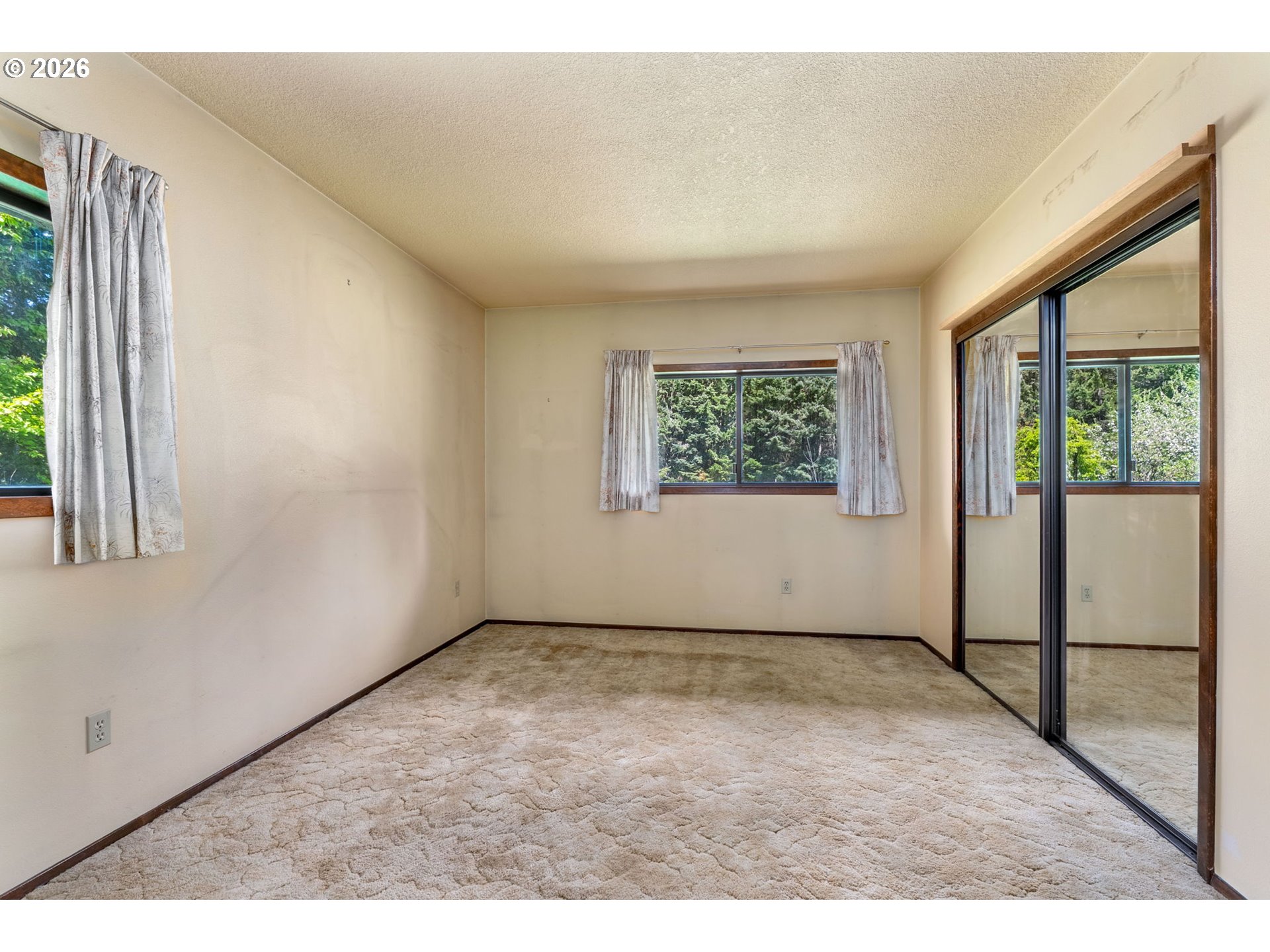 586 Northwest Loop Road White Salmon, WA 98672 - Photo 26 of 48 a view of an empty room and window