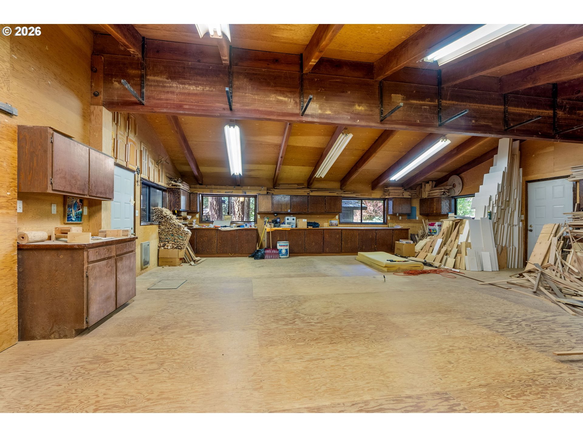 586 Northwest Loop Road White Salmon, WA 98672 - Photo 36 of 48 a view of a room with gym equipment