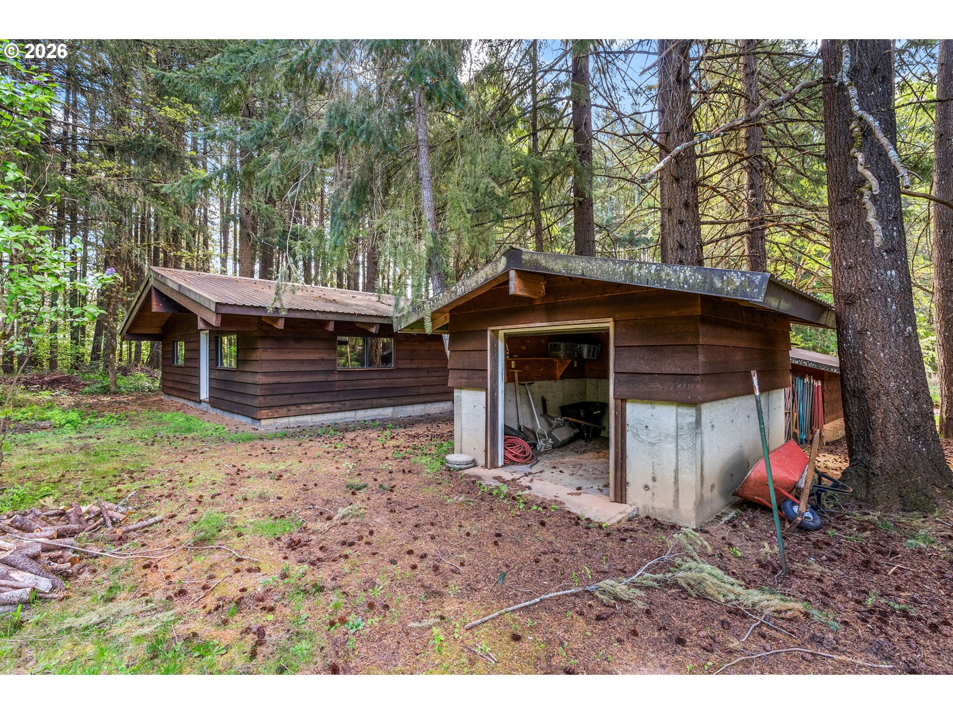 586 Northwest Loop Road White Salmon, WA 98672 - Photo 38 of 48 a view of a house with backyard