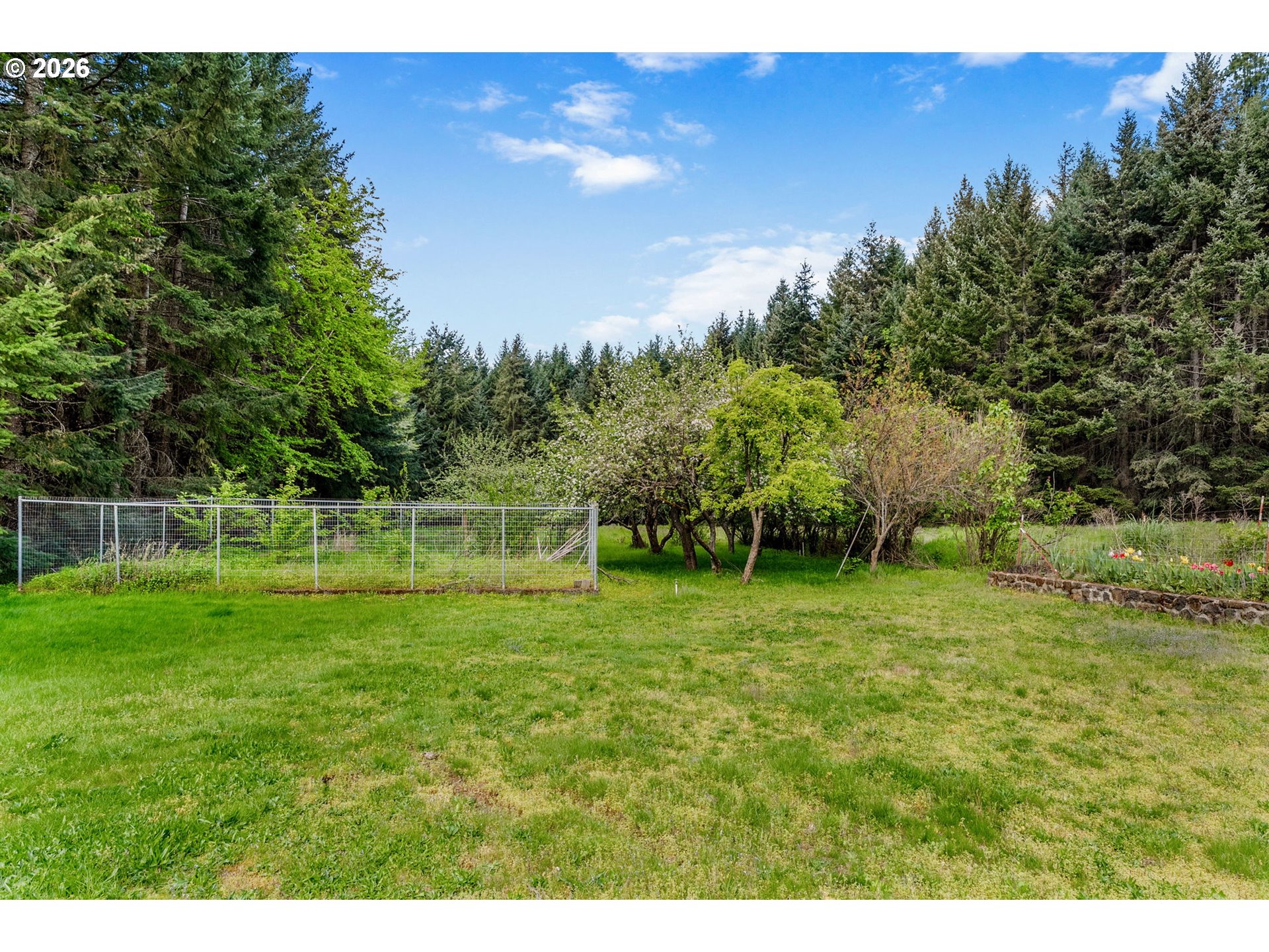 586 Northwest Loop Road White Salmon, WA 98672 - Photo 45 of 48 a backyard of a house with lots of green space