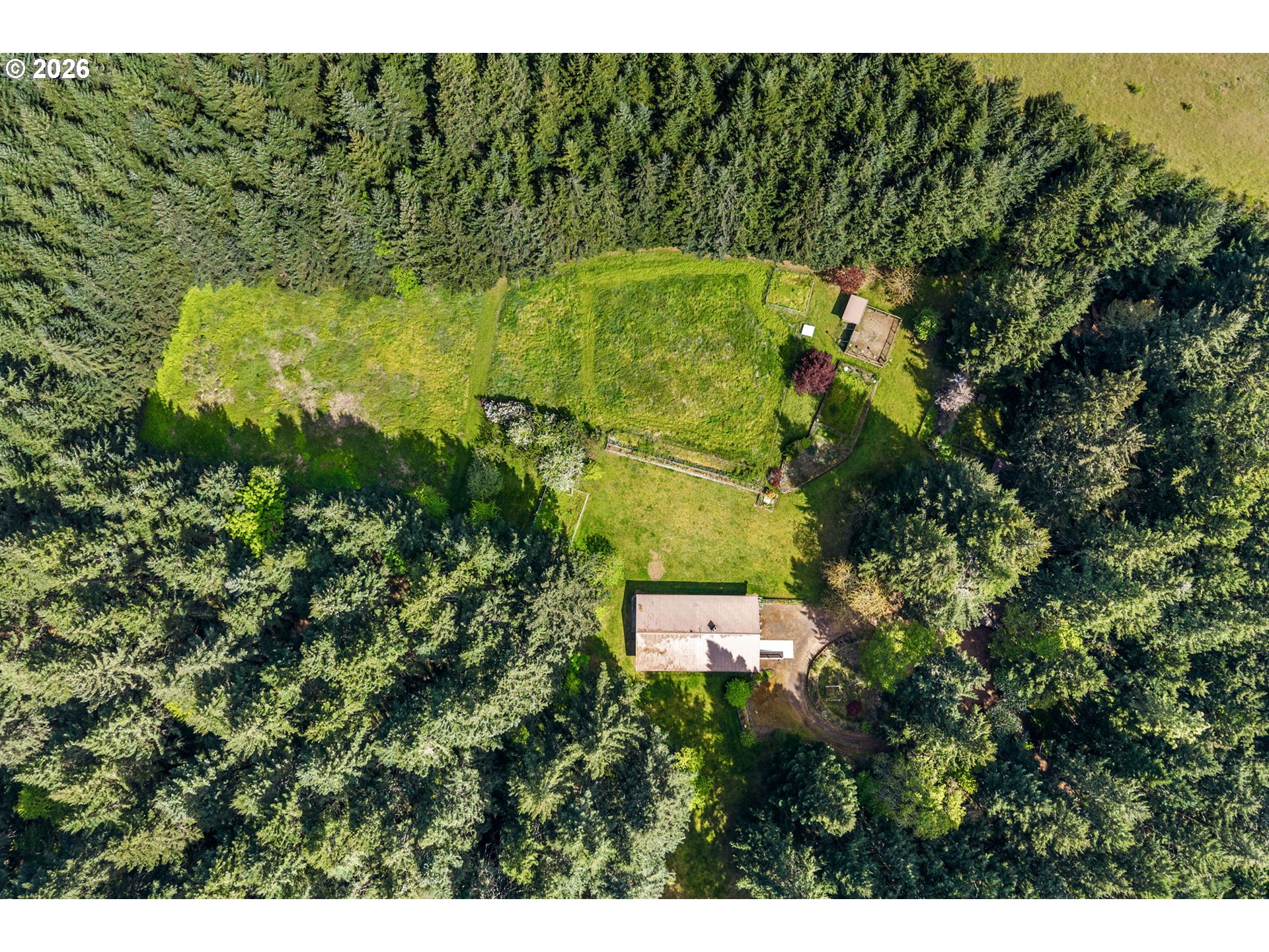 586 Northwest Loop Road White Salmon, WA 98672 - Photo 47 of 48 a view of a back yard with green space