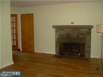311 Rock Raymond Road Downingtown, PA 19335 - Photo 4 of 9 Living Room