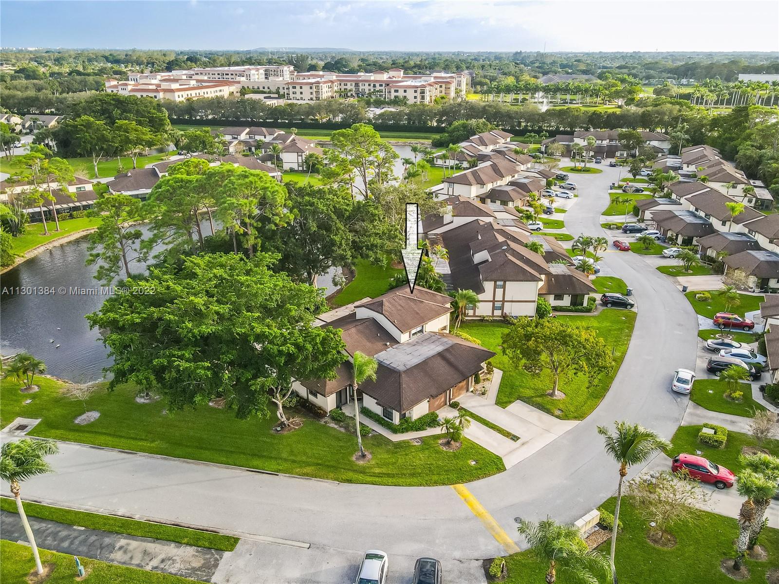 20900 West Boca Ridge Drive West Boca Raton, FL 33428 - Photo 33 of 38 an aerial view of residential houses with outdoor space and river
